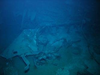 Unidentified wreckage on seabed